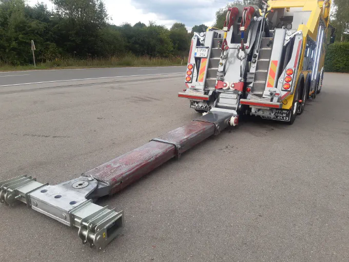 Le bras extra plat à double télescope de la Scania S650