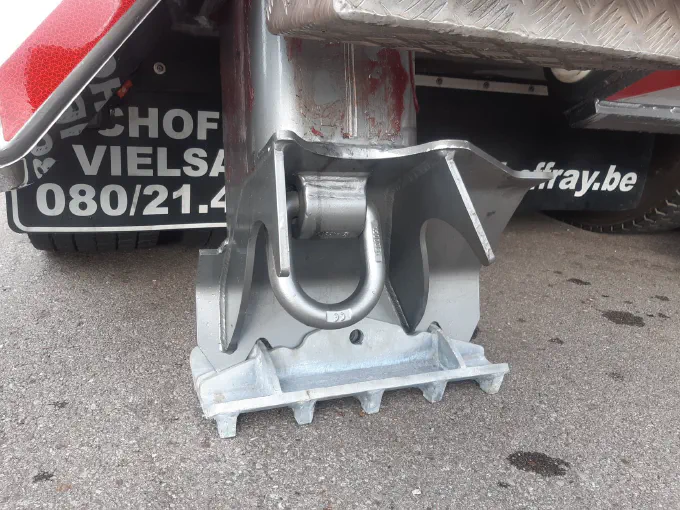Pied de stabilisateur arrière avec manille d'ancrage