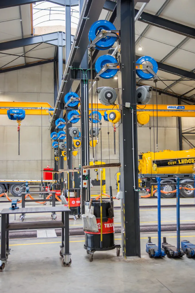 Atelier : enrouleurs et pont roulant de 12,5 t