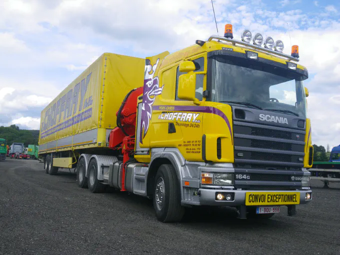Tracteur Scania avec semi-remorque bâchée Choffray