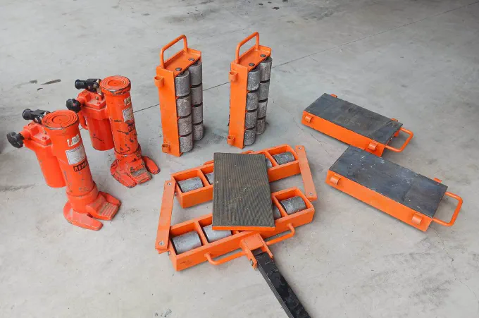 Crics hydrauliques et patins à rouleaux de manutention