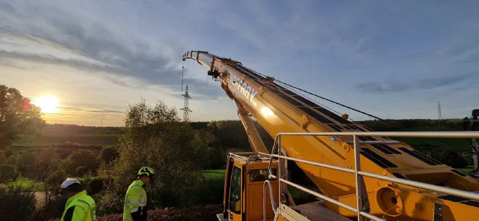 Intervention près d'un pylône électrique