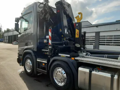 Système lève-conteneur HYVA 8X4 avec grue