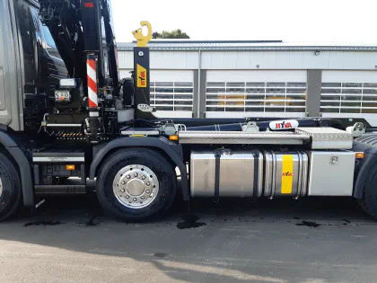 Système lève-conteneur HYVA 8X4 avec grue