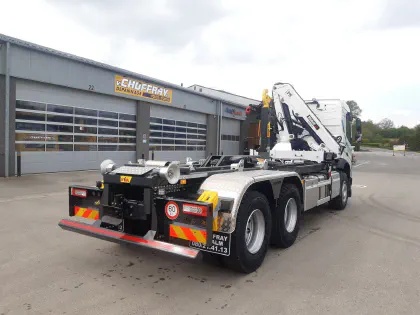 Système lève-conteneur HYVA 6X4 avec grue
