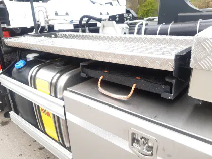 Système lève-conteneur HYVA 6X4 avec grue