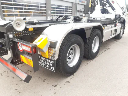 Système lève-conteneur HYVA 6X4 avec grue