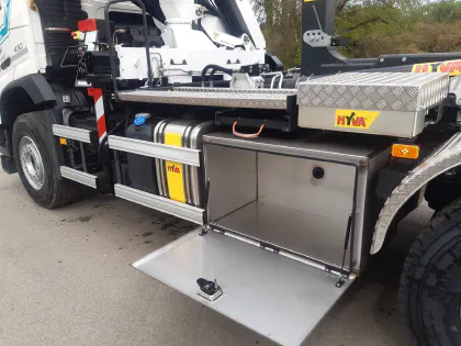 Système lève-conteneur HYVA 6X4 avec grue