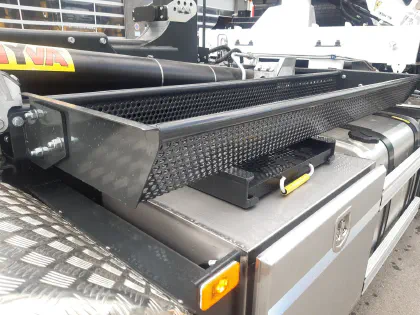 Système lève-conteneur HYVA 6X4 avec grue