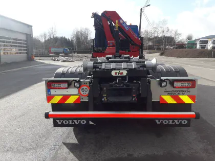 Système lève-conteneur HYVA 8X4 tridem avec grue