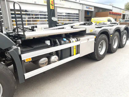 Système lève-conteneur HYVA 8X4 tridem