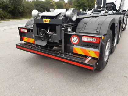 Système lève-conteneur HYVA 8X4 tridem