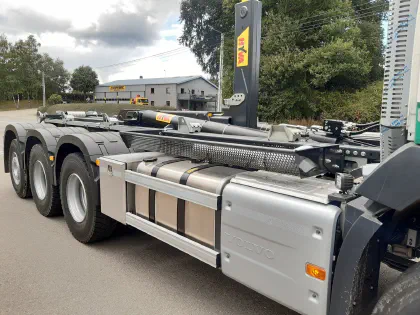 Système lève-conteneur HYVA 8X4 tridem