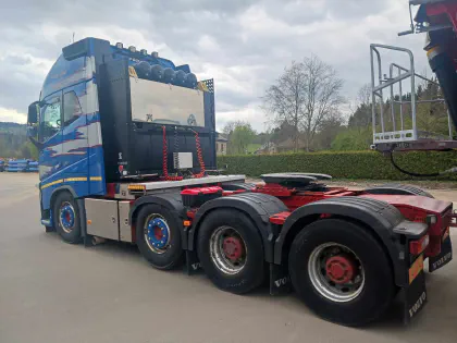 Ensemble VOLVO FH16 8X4 + semi NOOTEBOOM 5 essieux
