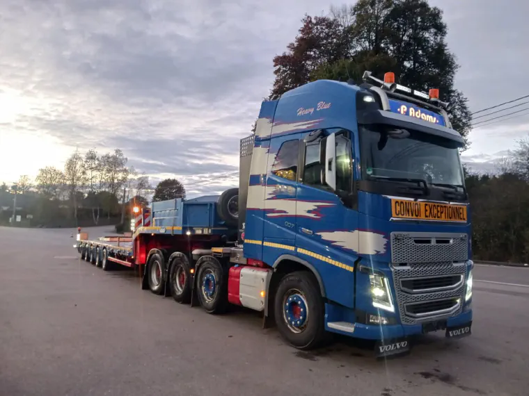 Ensemble VOLVO FH16 8X4 + semi NOOTEBOOM 5 essieux