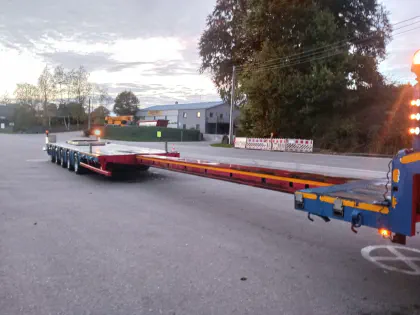 Ensemble VOLVO FH16 8X4 + semi NOOTEBOOM 5 essieux