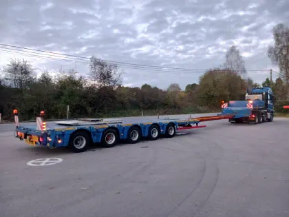Ensemble VOLVO FH16 8X4 + semi NOOTEBOOM 5 essieux