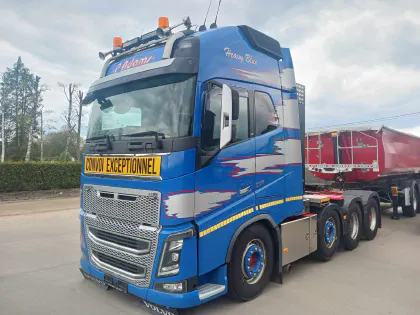 Ensemble VOLVO FH16 8X4 + semi NOOTEBOOM 5 essieux